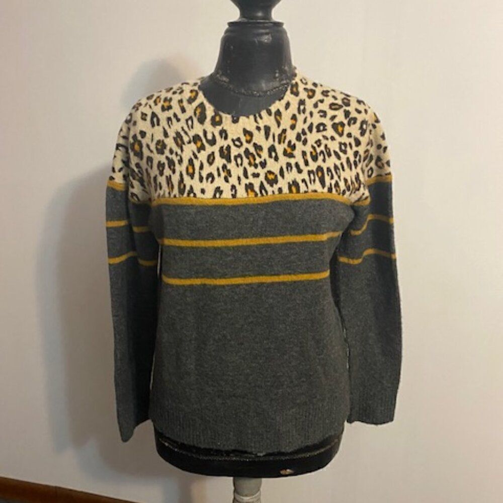 Beachlunchlounge Gray/Gold Leopard stripe pullover sweater, size M